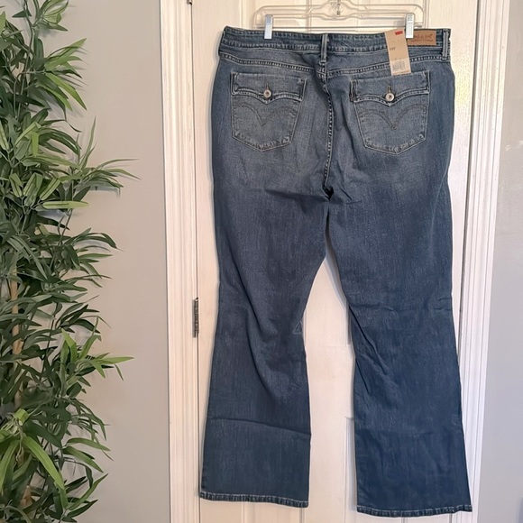 Levi’s fuller waist bootcut 18W NWT - Picture 2 of 10